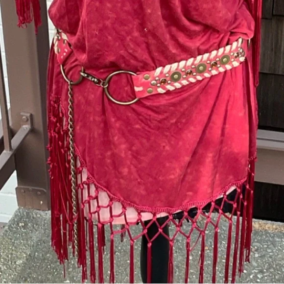 VTG red leather brass detail, chain, raffia, trimmed sparkle  display picture 3